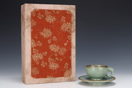 An Exquisite Ru yao Painted Gold Cup,With Base