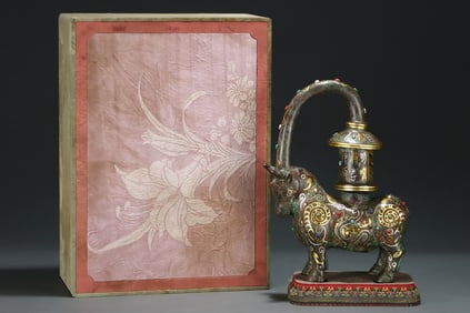 An Archaic Inlaid Gold and Silver Bronze Dragon Pattern Buffalo Palace Lantern,Inlaid Gems,with