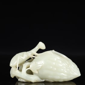 An Exquisite White Jade Praying mantis Pattern Bitter melon-Shaped Brush Washer