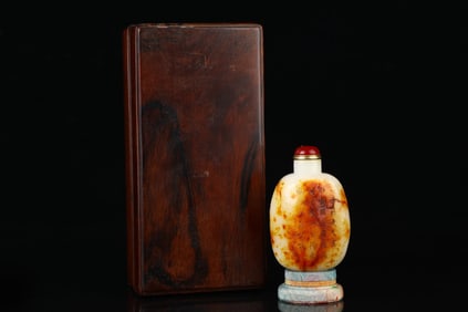 An Exquisite White Jade Poem Snuff Bottle