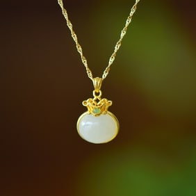 An Exquisite Sterling Silver-Gold Plated Inlaid White Jade Necklace