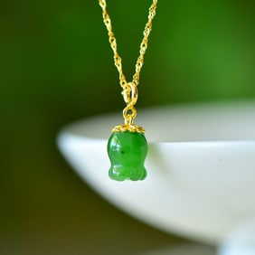 An Exquisite Sterling Silver-Gold Plated Inlaid Jasper Necklace