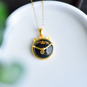 An Exquisite Sterling Silver Inlaid Black and White Jade Necklace