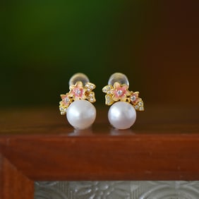 A Pair of Exquisite Sterling Silver-Gold Plated Inlaid Pearl Earrings,Inlaid Diamond