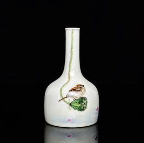 An Exquisite Enamel Flower and Bird Pattern Vase
