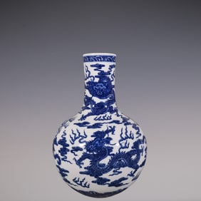 An Exquisite Blue and White Dragon Pattern Seawater Pattern Vase