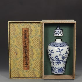 An Exquisite Blue and White Flower and Bird Pattern Vase