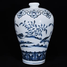 An Exquisite Blue and White Flower and Bird Pattern Vase