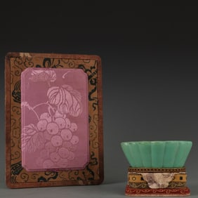 An Exquisite Green Glazed Brush Washer