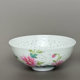 An Exquisite Enamel Flower and Bird Pattern with poem Bowl