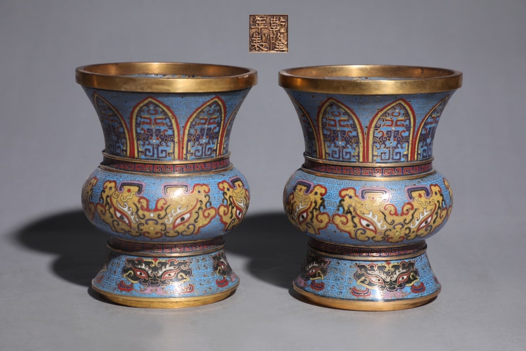 A Pair of Exquisite Cloisonne Beast-Face Pattern Vase (1 of 9)