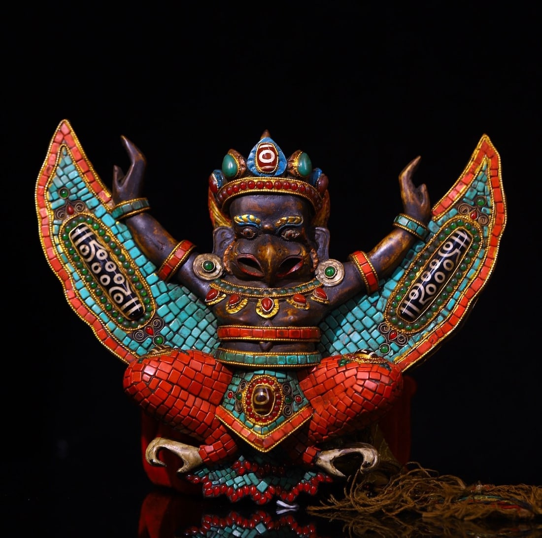 An Exquisite Yak bone Inlaid Gems Statue of Vajra: An Exquisite Yak bone Inlaid Gems Statue of Vajra Qing Dynasty, China Size:7.5inx9.6in Weight:1300g牦牛骨錾刻嵌宝石天珠大鹏ŵ