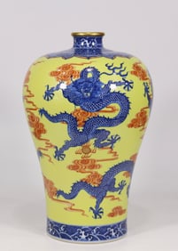 An Exquisite Blue and White Iron-Red Dragon Pattern Seawater Pattern Vase