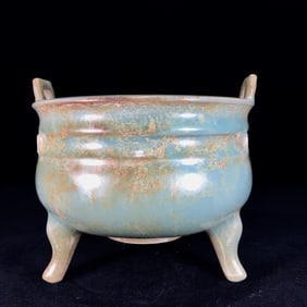 An Exquisite Longquan yao Double-Ears and Tripod Censer