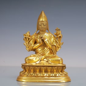 A Exquisite Gilt Bronze Statue of Tsongkhapa