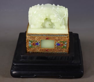 An Exquisite White Jade Cover with Gold Auspicious Beast Seal