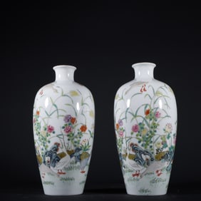 A Pair of Exquisite Famille-Rose Flower and Bird Pattern Vase