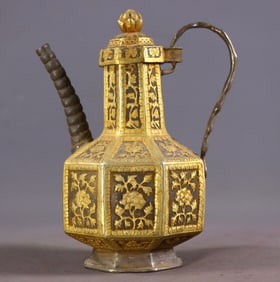 An Exquisite Gilt Bronze Lotus Pattern Flower Pattern Ewer