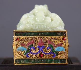 An Exquisite White Jade Cover with Gold Auspicious Beast Seal