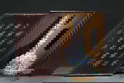 An Exquisite Doucai Lotus Pattern Lion Pattern Vase