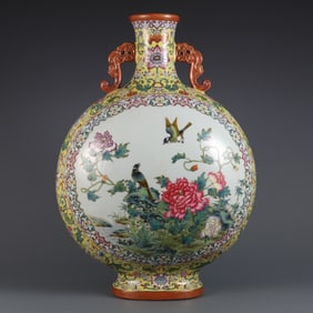 An Exquisite Famille-Rose Lotus Pattern Flower and Bird Pattern Double-Ears Vase