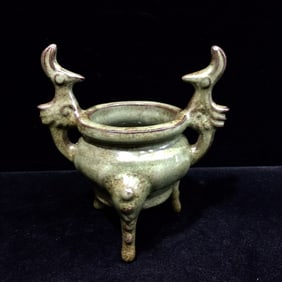 An Exquisite Ru yao Double-Ears and Tripod Censer