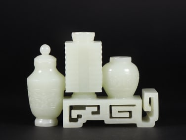 An Exquisite White Jade Vase