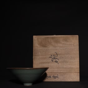 An Exquisite Guan yao Celadon Glazed Bowl