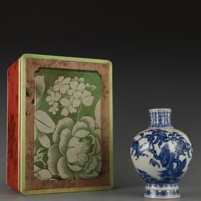 An Exquisite Blue and White Bats and Peach Pattern Seawater Pattern Vase