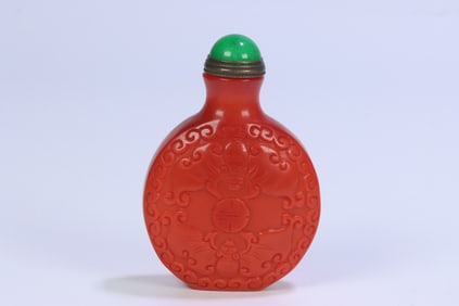 An Exquisite Glass Bats Pattern Snuff Bottle