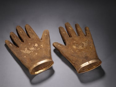 An Exquisite Gilt Silver Phoenix Pattern Glove