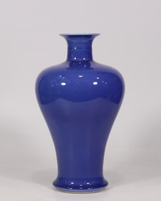 An Exquisite Ji Blue Glazed Vase