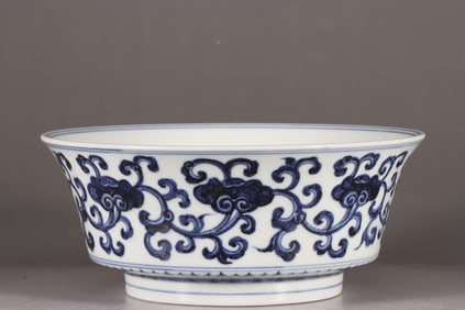 An Exquisite Blue and White Dragon Pattern Lotus Pattern Bowl