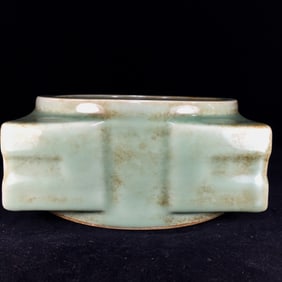 An Exquisite Longquan yao Brush Washer