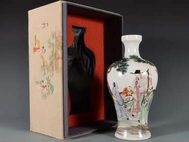 An Exquisite Famille-Rose Character and Story Pattern Vase