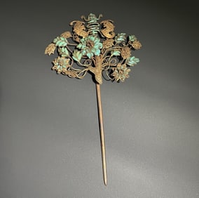 An Exquisite Gilt Silver Bats and Peach Pattern Ornament