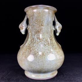 An Exquisite Guan yao Double-Ears Vase