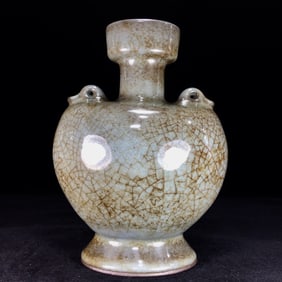 An Exquisite Guan yao Double-Ears Vase