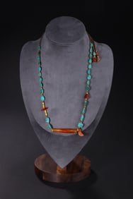 An Exquisite Agate Inlaid Turquoise Necklace
