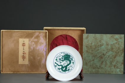 An Exquisite Green Glazed Dragon Pattern Plate