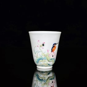 An Exquisite Enamel Flower and Bird Pattern Cup