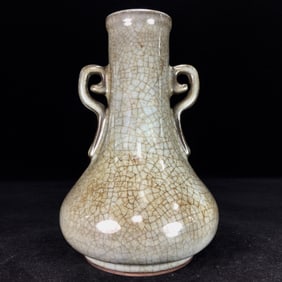 An Exquisite Guan yao Double-Ears Vase