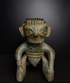 An Exquisite Bronze Figure Ornament