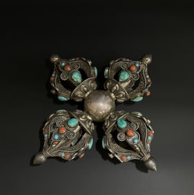 An Exquisite Silver Inlaid Gems Ornament