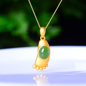 An Exquisite Sterling Silver-Gold Plated Inlaid Jasper Pendant