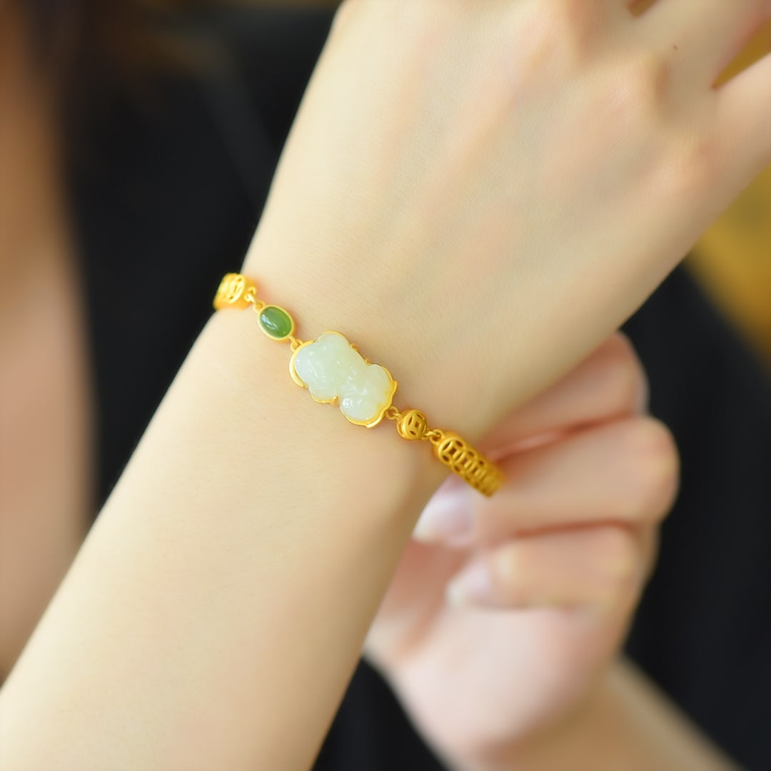 An Exquisite Sterling Silver-Gold Plated Inlaid White Jade Bracelet: An Exquisite Sterling Silver-Gold Plated Inlaid White Jade Bracelet,Size:12mmx17mm ?????????