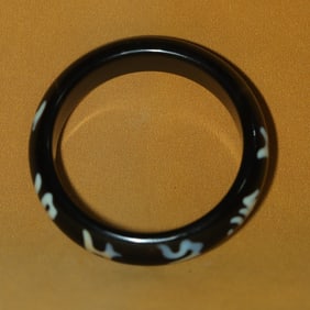 An Exquisite Dzi Bead Bracelets