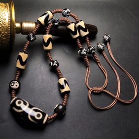 An Exquisite Dzi Bead Necklace