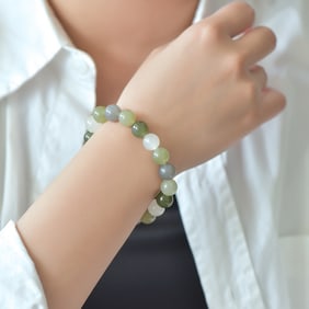 An Exquisite Multi-Gem Bracelets