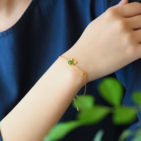 An Exquisite Sterling Silver-Gold Plated Inlaid Jasper Bracelet